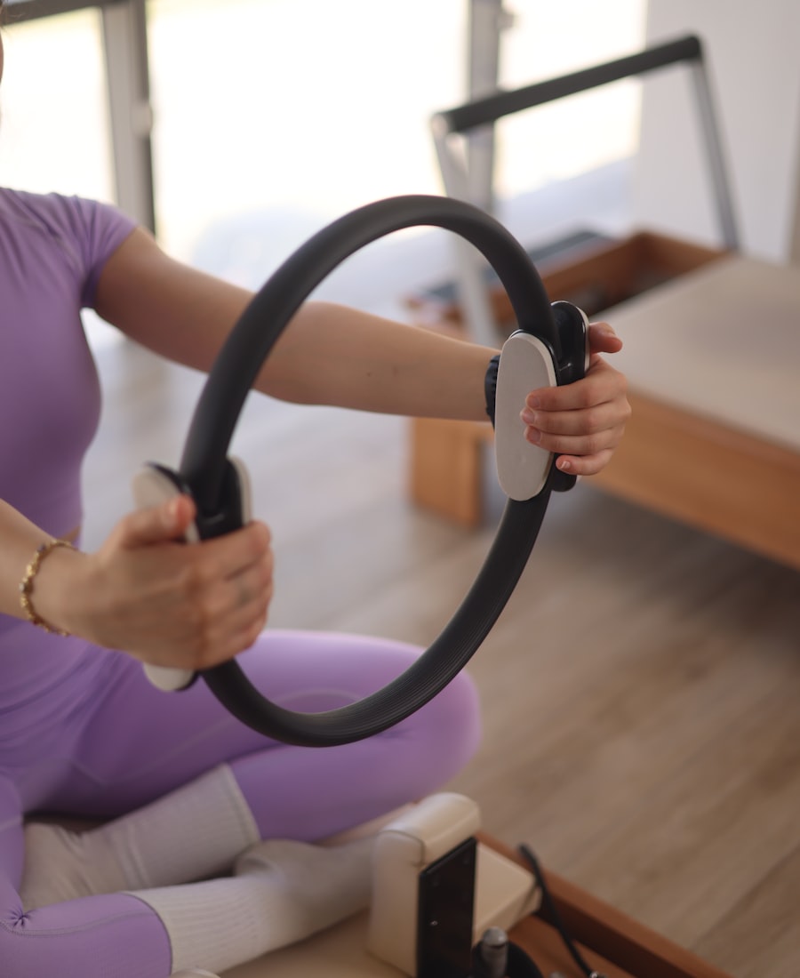 Exercício de pilates funcional trabalhando core e estabilidade